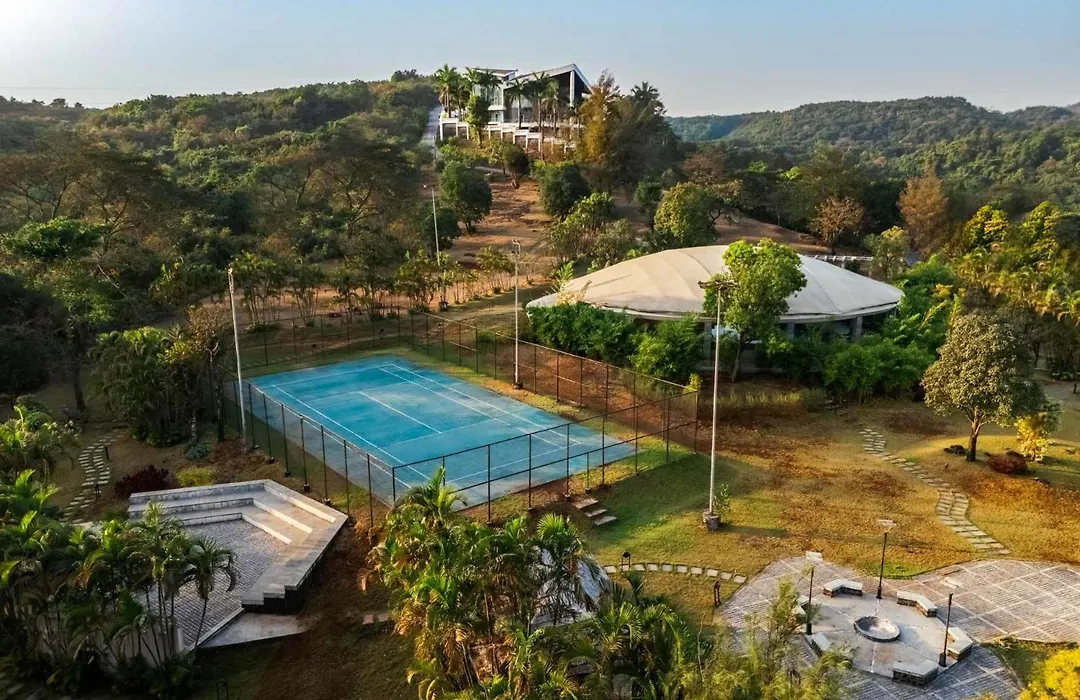 Stayvista's Emerald Acres: Luxury Retreat with Heated Pool & Scenic Views-1